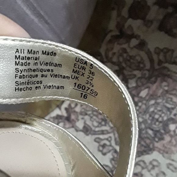 Gold Metallic Summer Sandal Heels Womens Size 5 - Picture 5 of 7